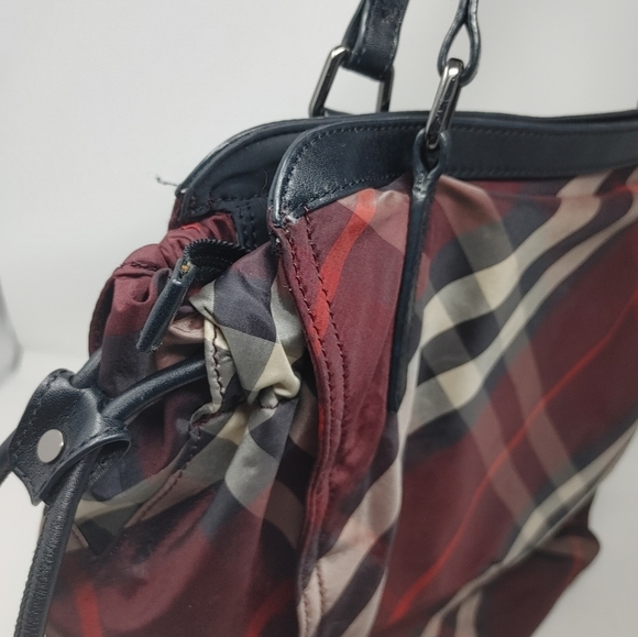 Burberry Authentic Buckleigh Packable Tote - Picture 4 of 16